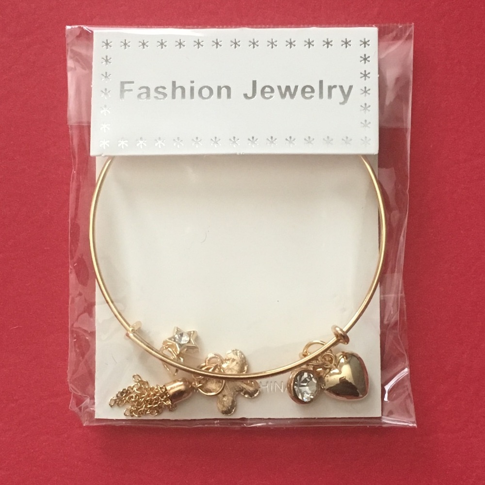 Beautiful Bangle Charm Gold Bracelet. NEW - Picture 3 of 3